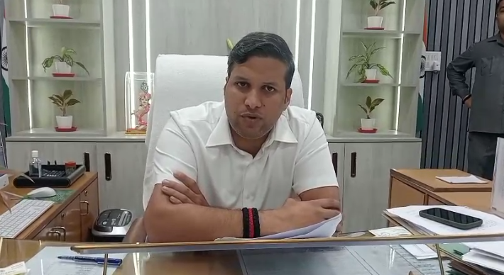noida action against society officials for bouncer threats faulty lifts