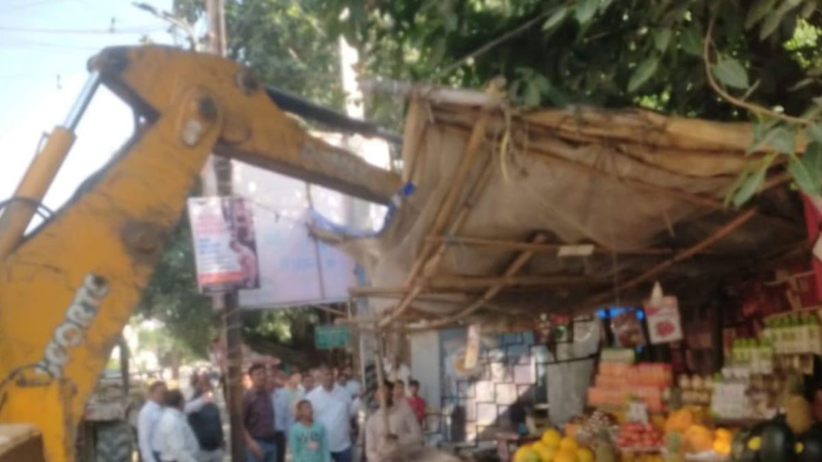 hapur municipality removes encroachments on railway road