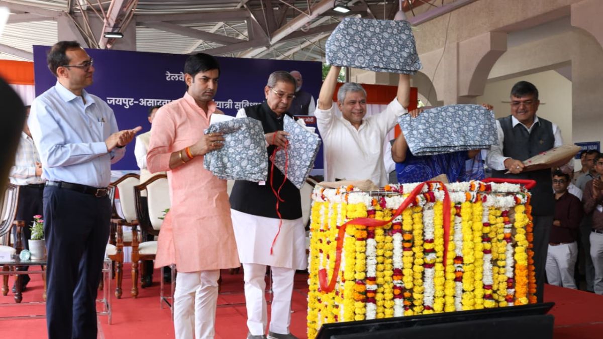 railway to provide covered blankets with sanganeri print