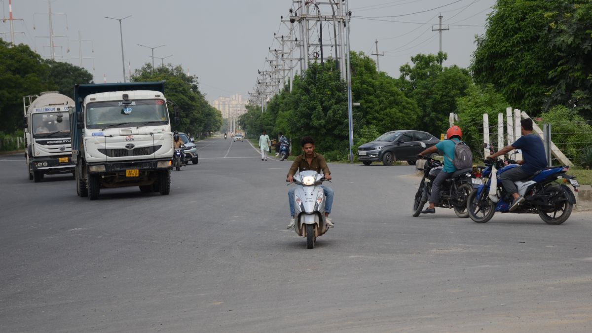 130 meter road to connect noida airport with nh9 yeida plans