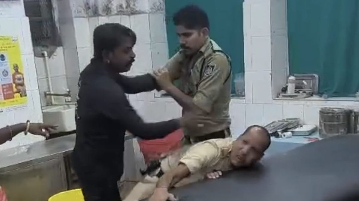 ratlam man creates ruckus at hospital over fathers treatment assaults police