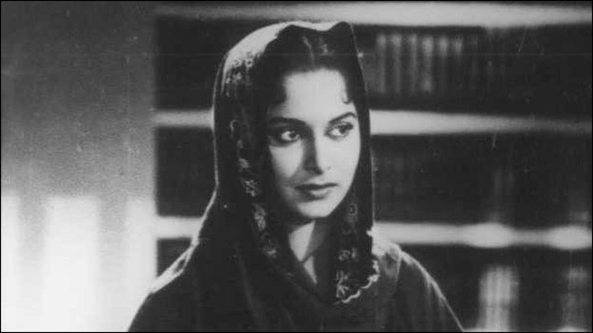 this bollywood actor saved waheeda rehman career as she being replaced in a blockbuster movie