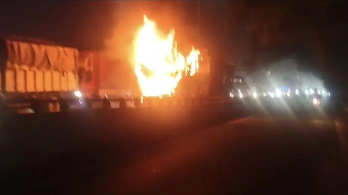 barmer road accident four burnt alive in scorpiotrailer collision