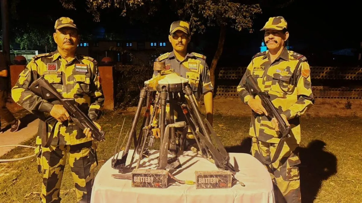 BSF ने सीमावर्ती क्षेत्रों में चलाया सर्च ऑपरेशन, हेरोइन के साथ ड्रोन और हेक्साकॉप्टर जब्त 
