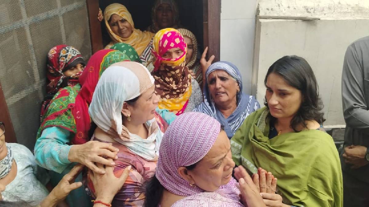asi sandeep lather suicide family seeks justice vinesh phogat and manohar lal visits home
