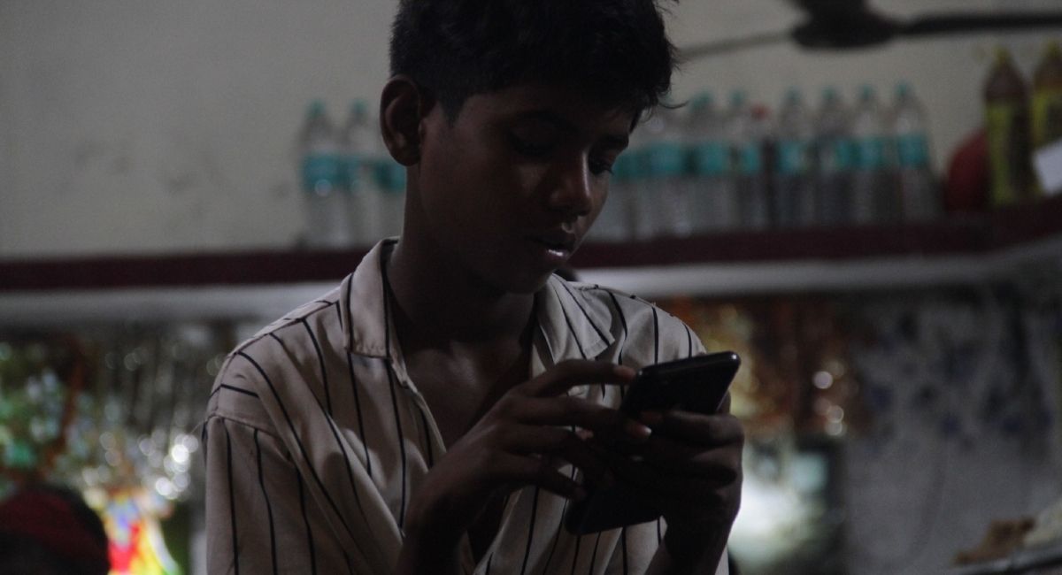 teenager playing free fire on mobile phone faints dies in lucknow