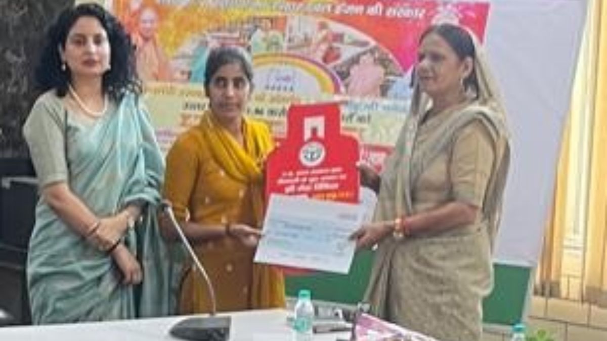 ujjwala yojana diwali gift gas cylinder subsidy for 71530 in hapur