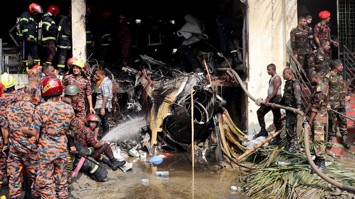 most deaths in bangladesh were caused by toxic gas and factory gates being closed