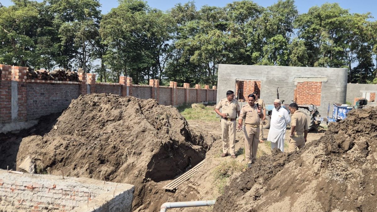 pilibhit one dead four injured as workers trapped in sewer tank excavation