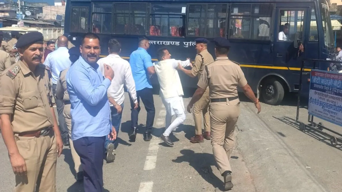 सशक्त बहना उत्सव: सीएम का विरोध करने जाते पूर्व विधायक खर्कवाल समेत कांग्रेसी हिरासत में, दो घंटे से ज्‍यादा रखा नजरबंद
