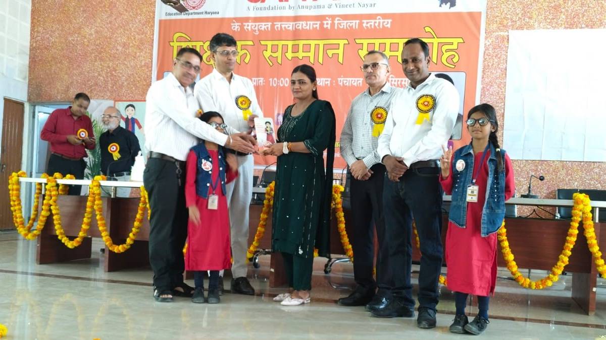 teachers were honoured with certificates and mementos