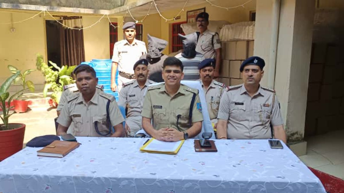fake liquor factory busted in saraikela two arrested illicit alcohol seized