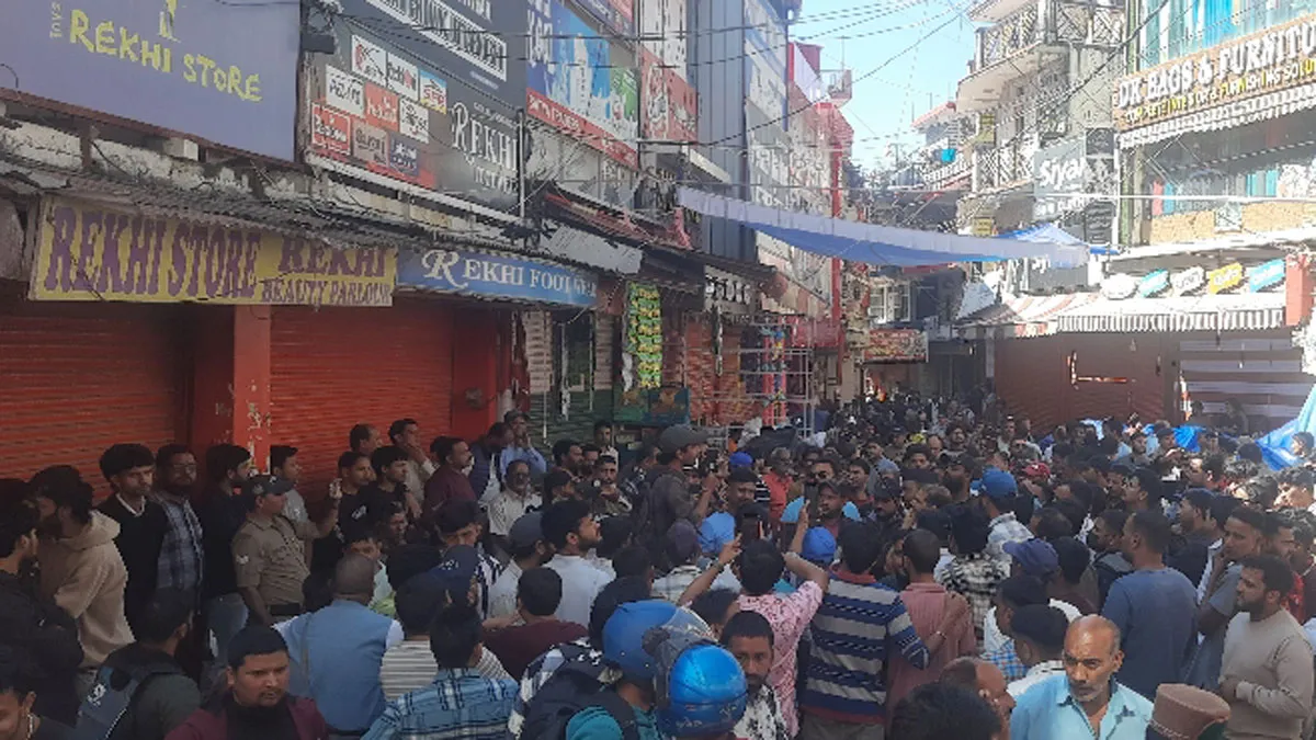 उत्तरकाशी में थूक जिहाद से गरमाया माहौल, तंदूरी रोटी बनाते वक्‍त थूकने पर भड़के हिंदू संगठन
