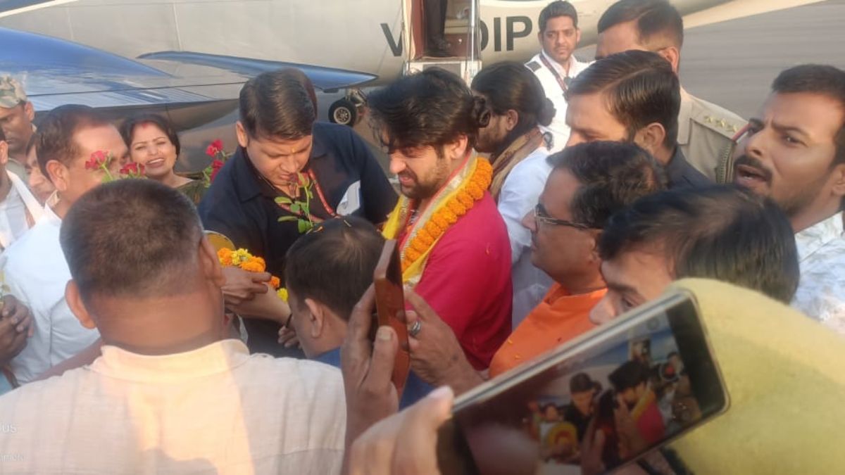 bageshwar dhams dhirendra shastri arrives at amahat airstrip