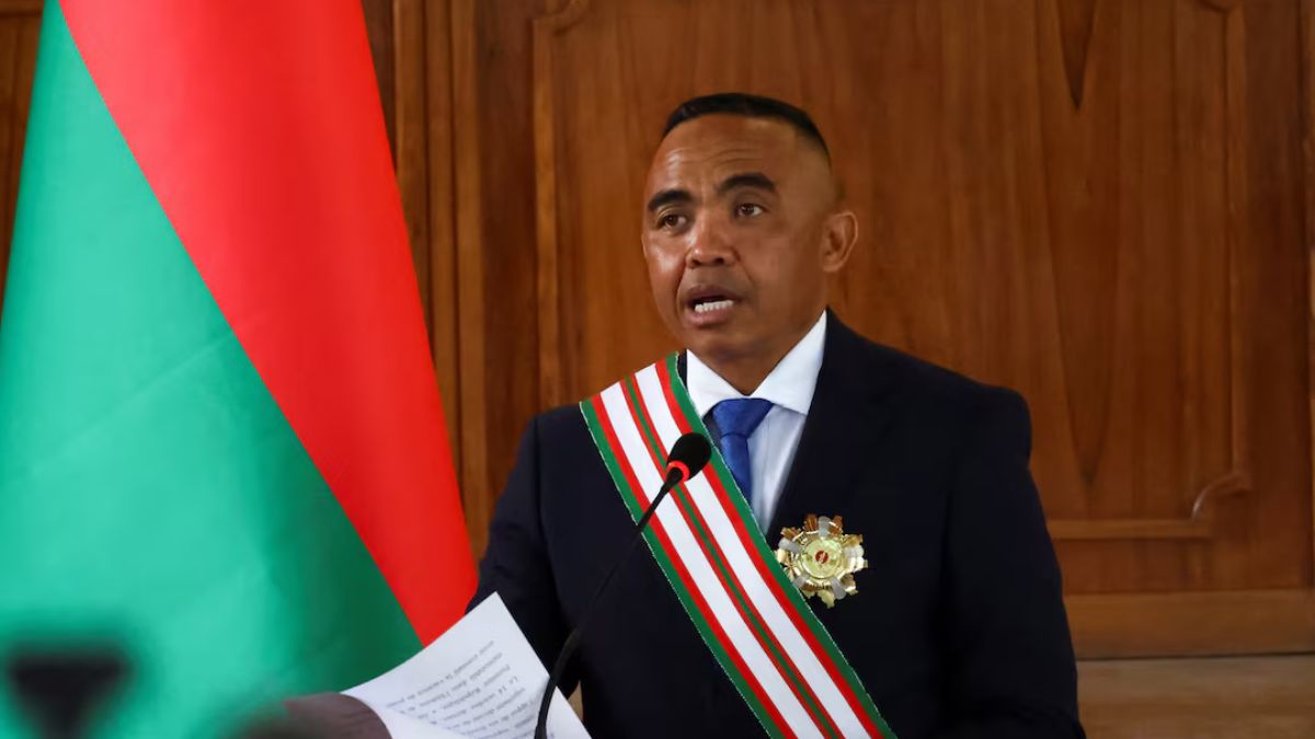 madagascar coup colonel takes power sworn in as president