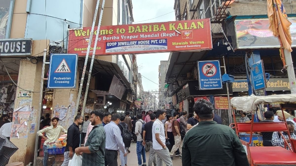 chandni chowk boom barrier removal stalled by legal issues