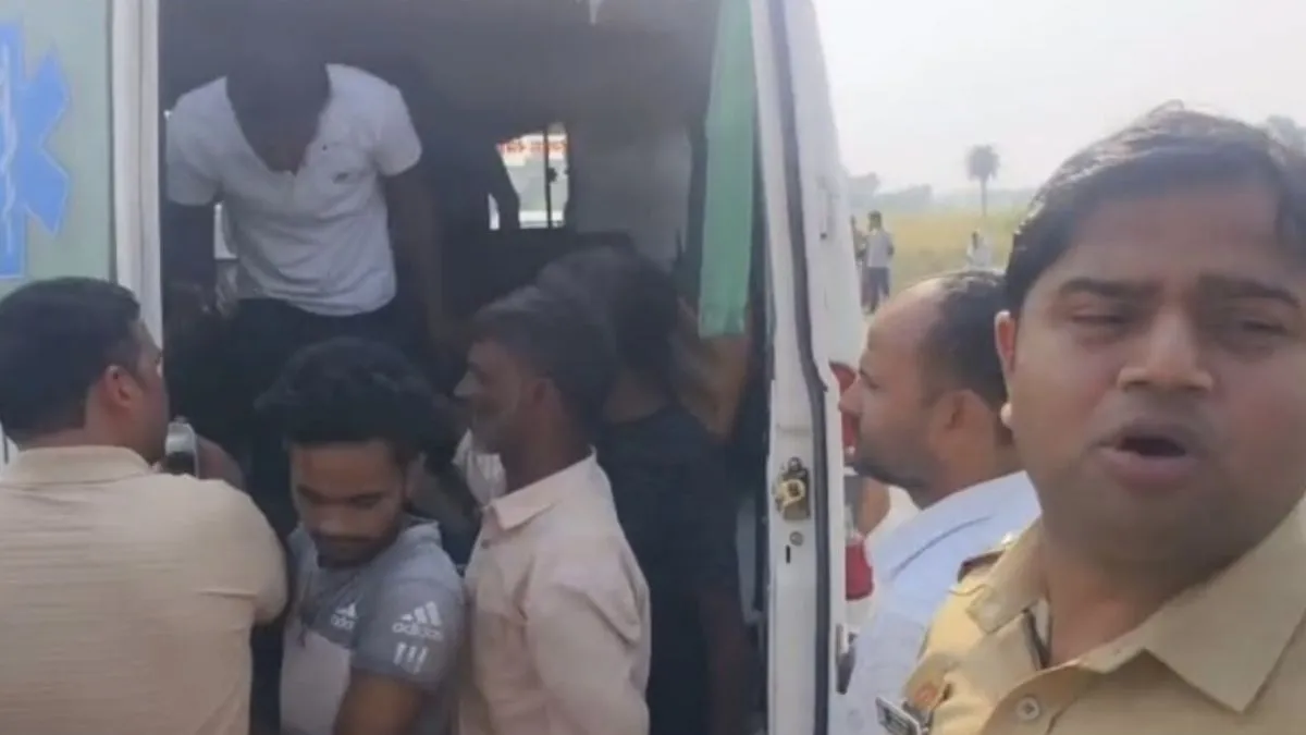 बरालोकपुर में बेकाबू ट्रक ने दो बाइकों में मारी टक्कर, महिला की मौत, बेटे समेत 5 घायल
