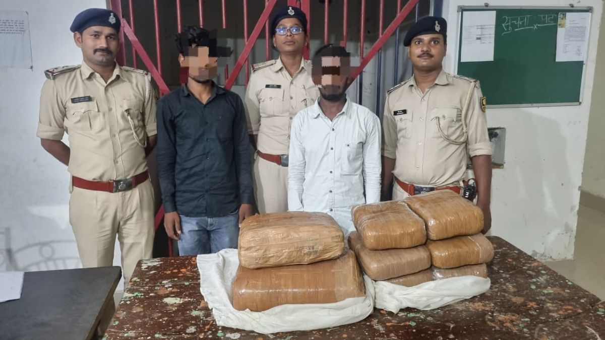 kishanganj news two smugglers arrested with 225 kg ganja