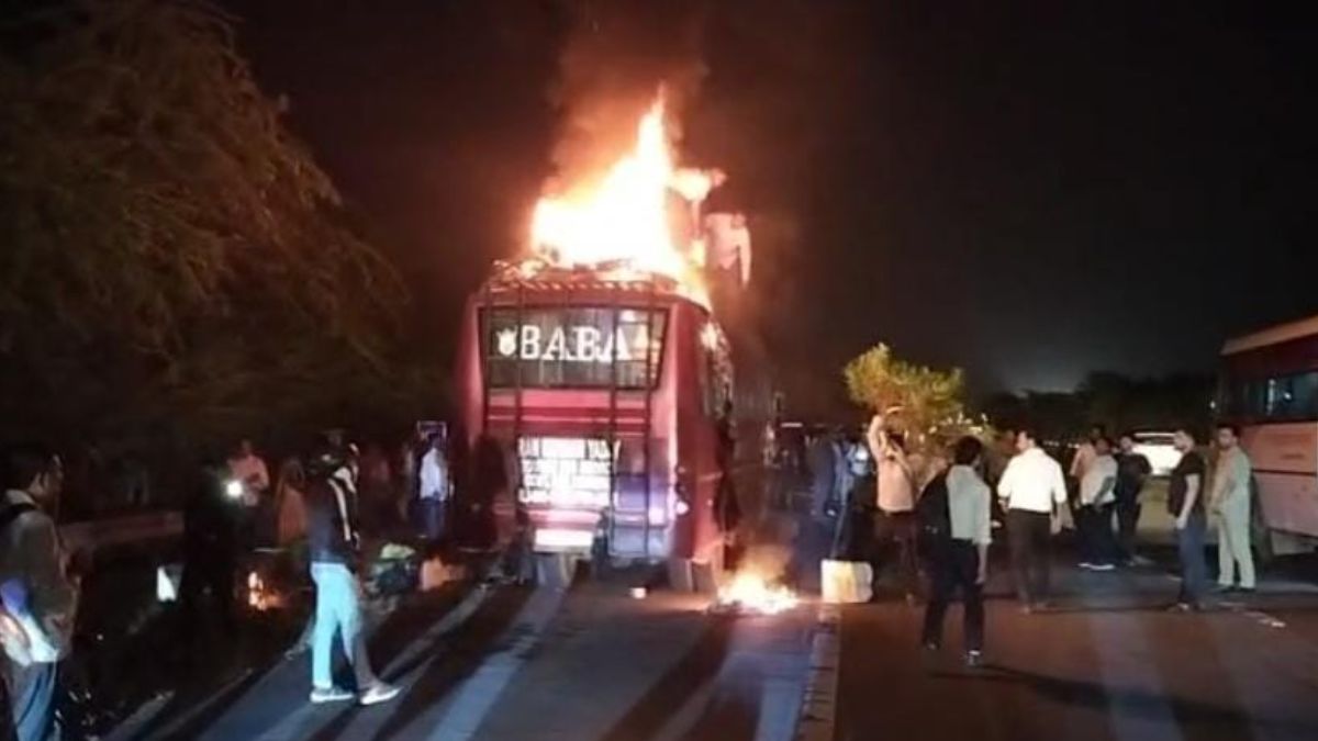 fire on yamuna expressway bus 50 passengers escape unhurt