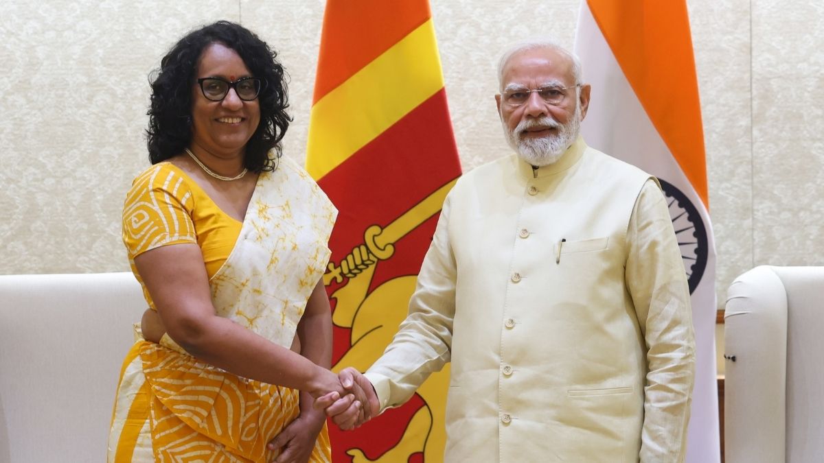 pm modi meets sri lankan pm discusses stronger bilateral ties