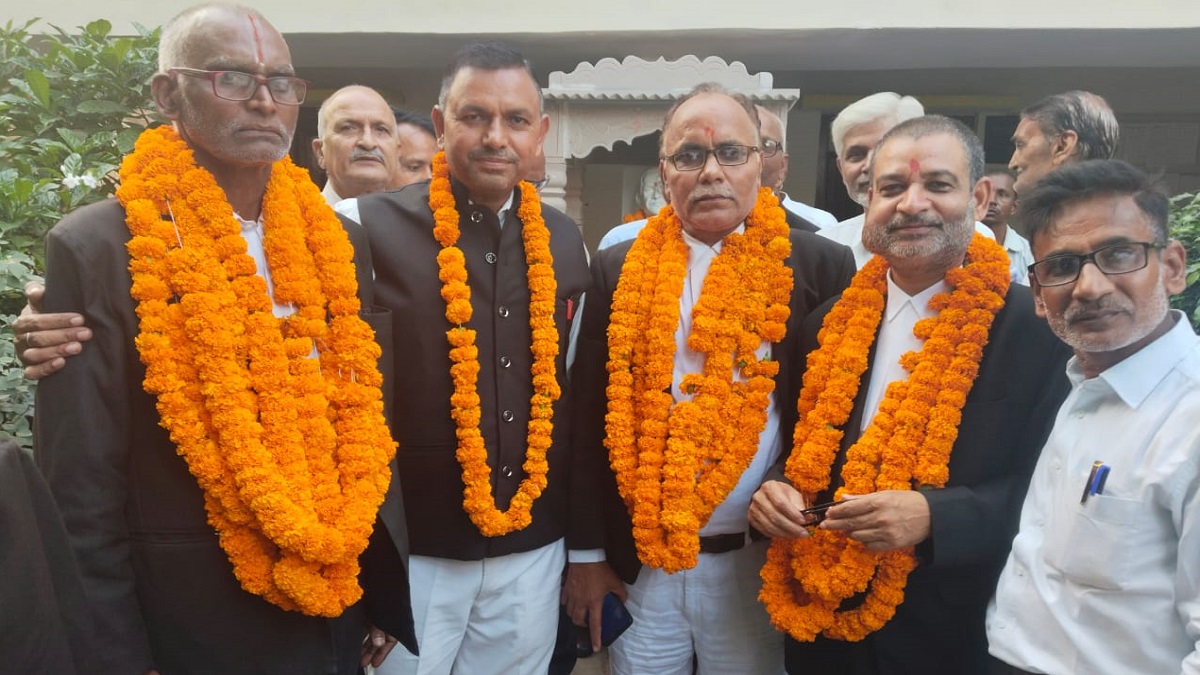 pratapgarh vakil parishad chunav in indubhal mishra win to president