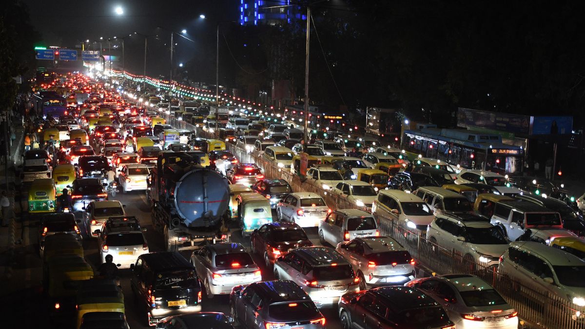 delhi traffic overload commuters stranded in diwali rush hour jam