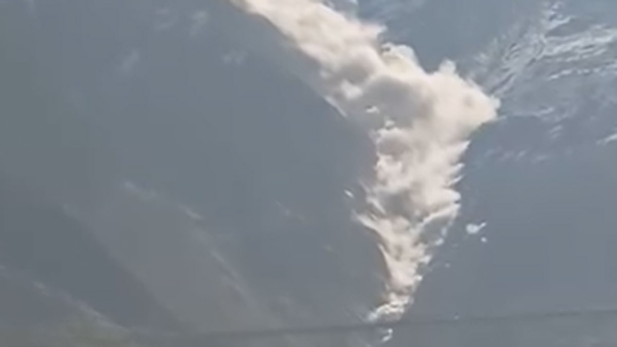 iceberg breaks off on hills in badrinath dham watch video