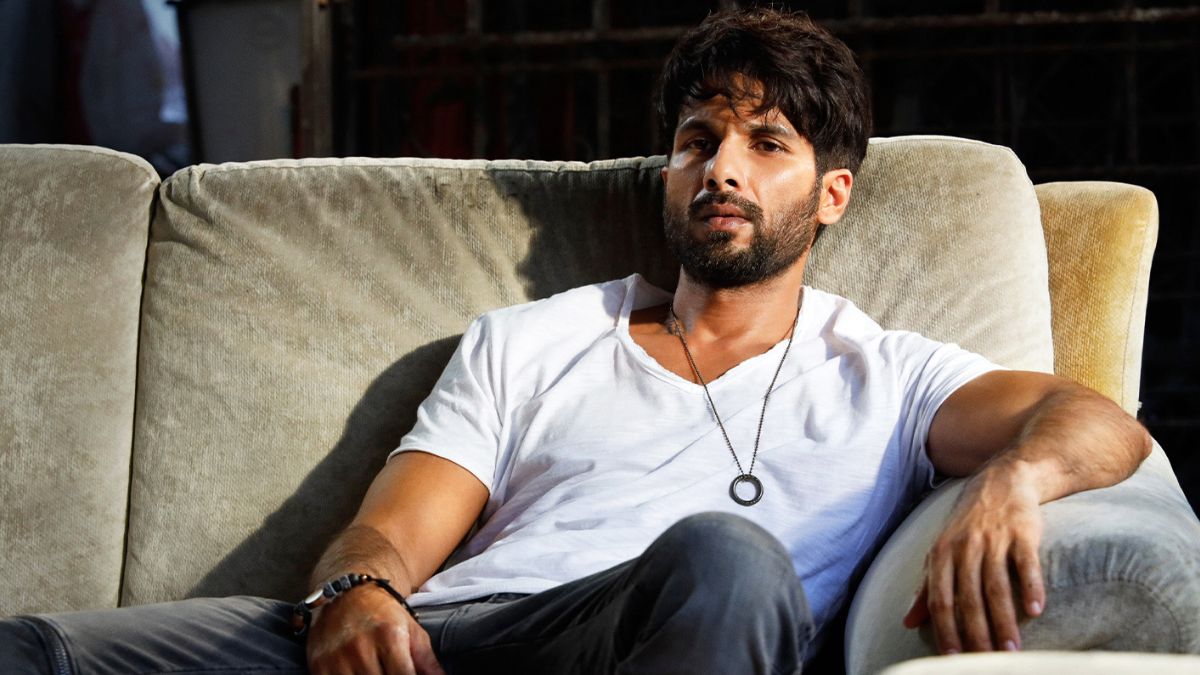 shahid kapoor charging whooping amount for farzi 2