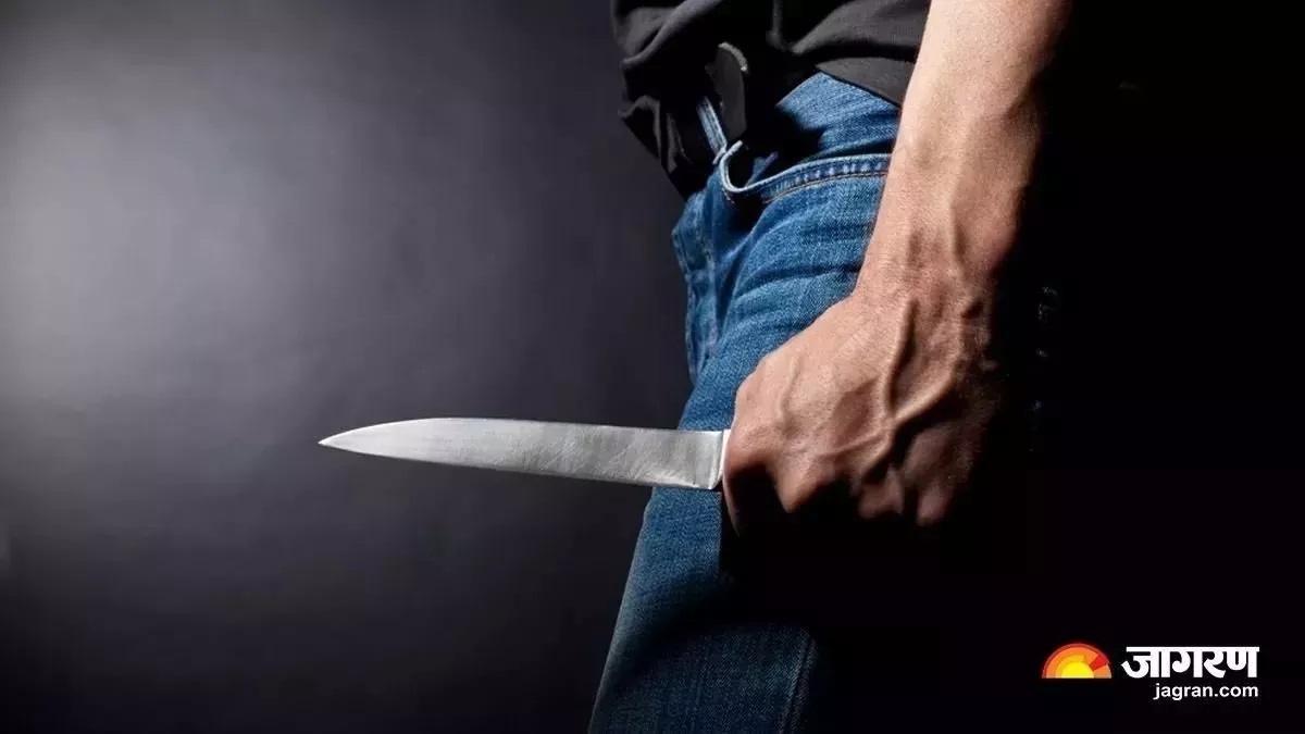friend stabbed after argument in arjun nagar