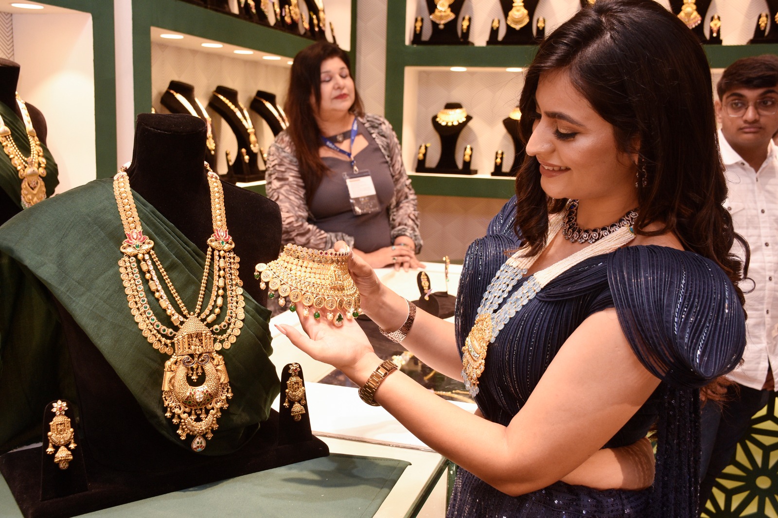 gold prices drop on dhanteras night is buying opportunity