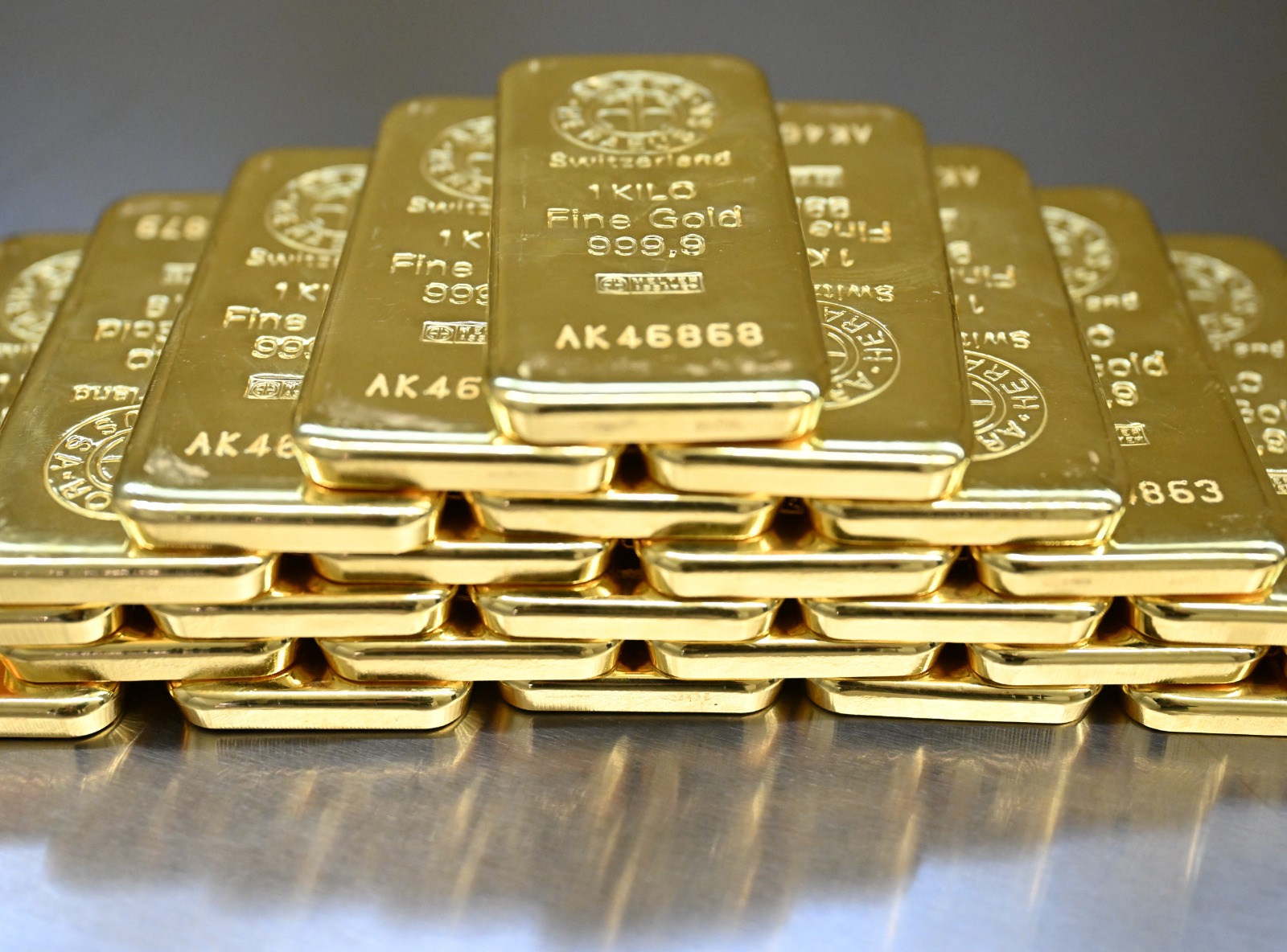 gold price surge reasons future trends and investment tips