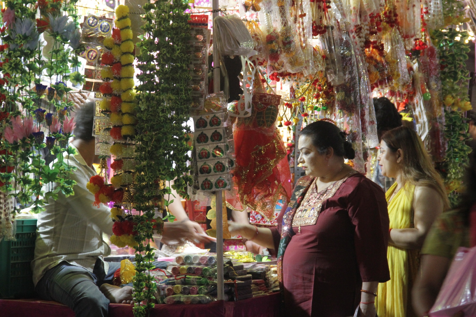dhanteras sales surge gorakhpur market gears up for 1 crore business