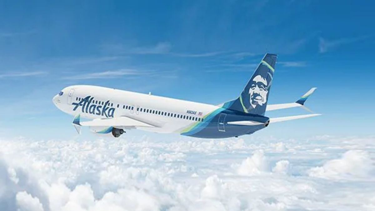 alaska airlines flight passenger assaults cabin crew