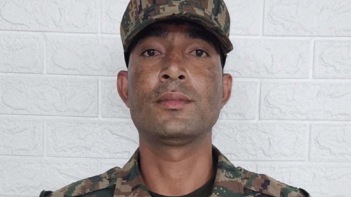 army jawan administers cpr to infant on speeding train saves life