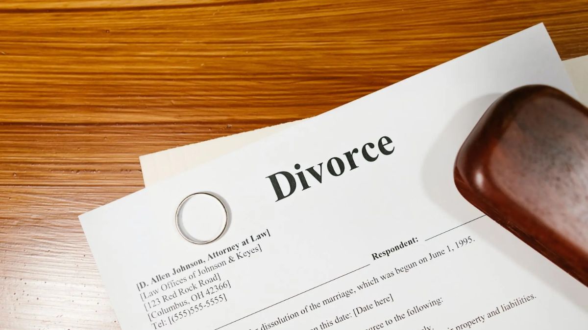 delhi hc no maintenance for selfreliant spouses