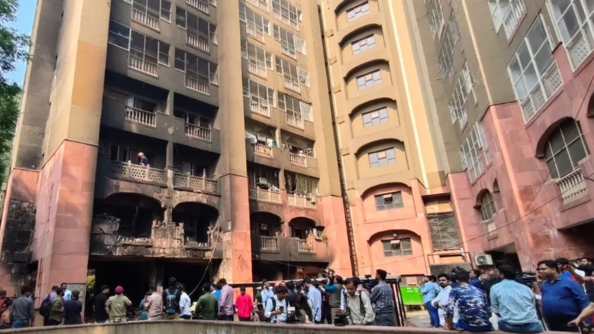 fire at brahmaputra apartment in delhi injuries and damage