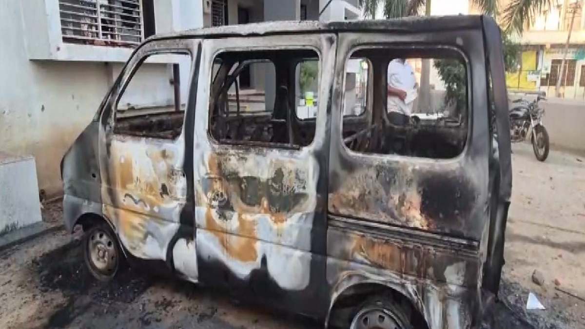 gujarat sabarkantha violent clash several vehicles were set on fire and vandalized 10 injured