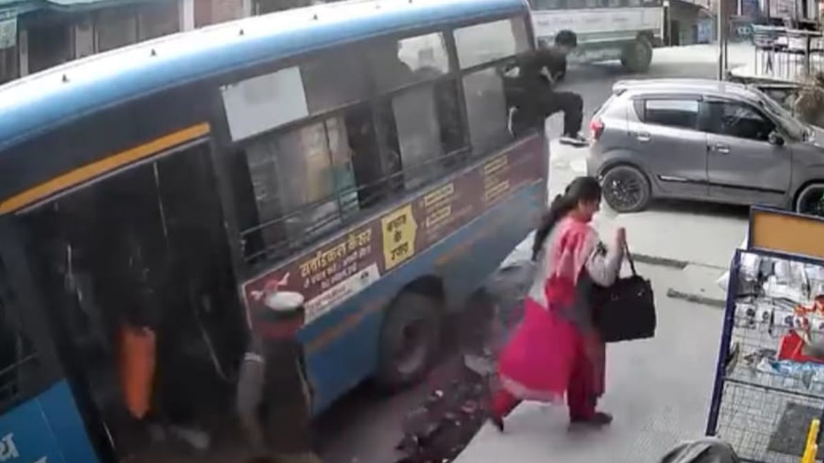 himachal bus fire passengers jump to safety as hrtc bus catches fire