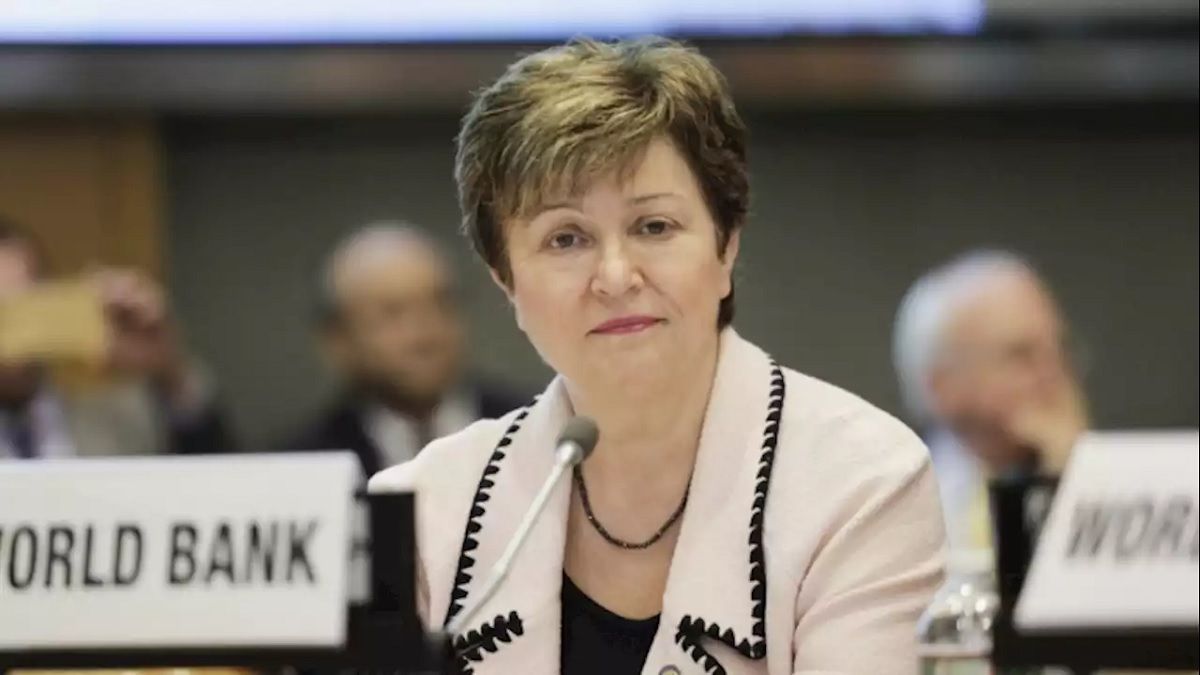 dark clouds of uncertainty still loom over the global economy says imf