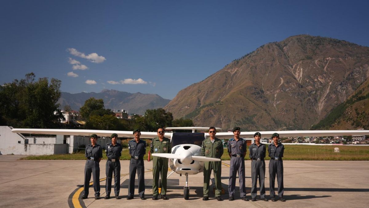 sw80 microlight aircraft lands at kullu airport ncc cadets benefit