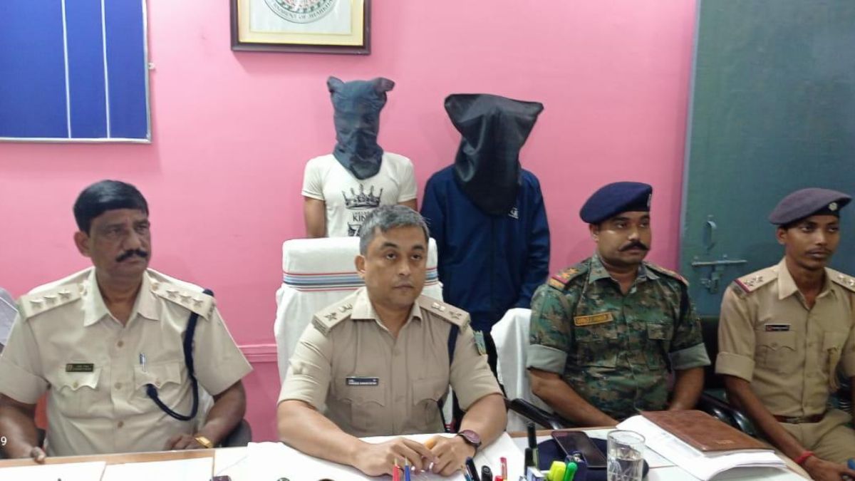 lohardaga two smugglers arrested with 168 kg of ganja
