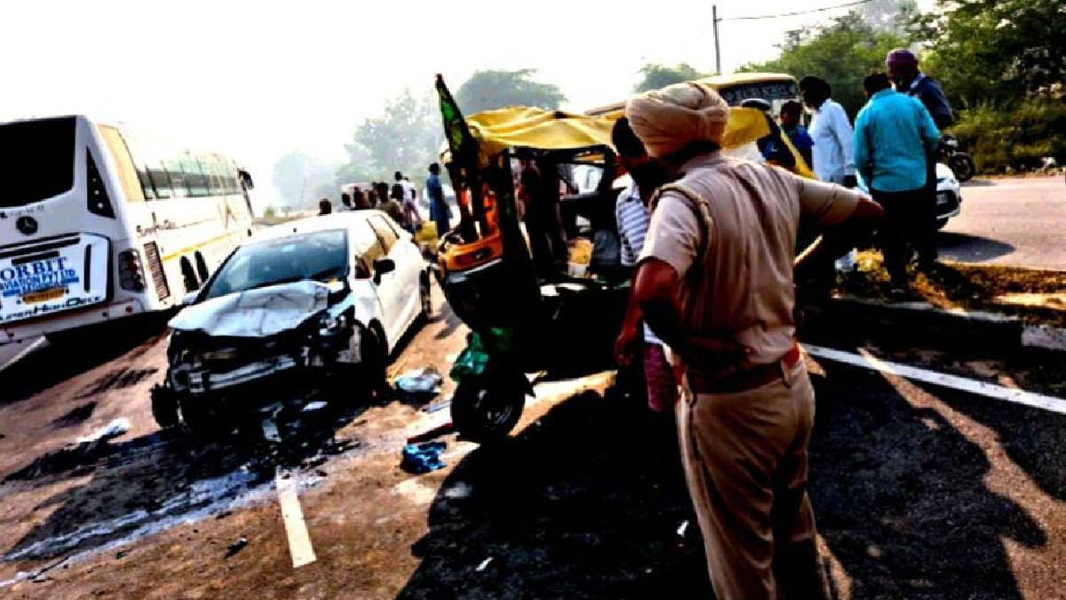 car tire burst leads to accident in muktsar punjab over 15 injured