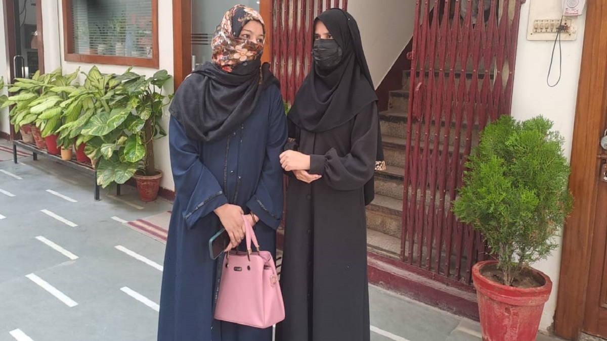burqa controversy women wearing burqas were stopped at ismail college in meerut