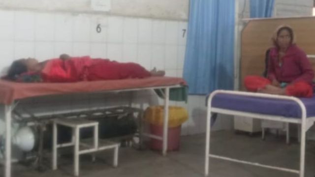 Pilibhit : शिमला से बहराइच जा रही बस नेशनल हाईवे पर पलटी, गर्भवती महिला समेट 5 नेपाली घायल