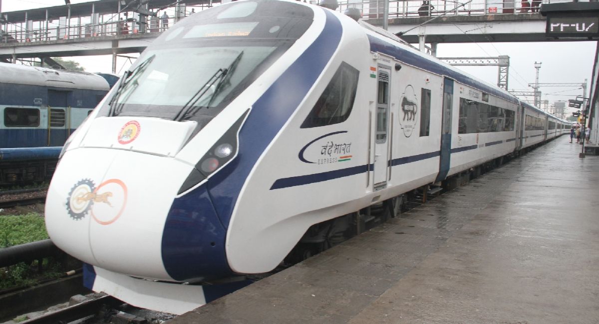 vande bharat full for diwali no tickets available on lucknow gorakhpur route