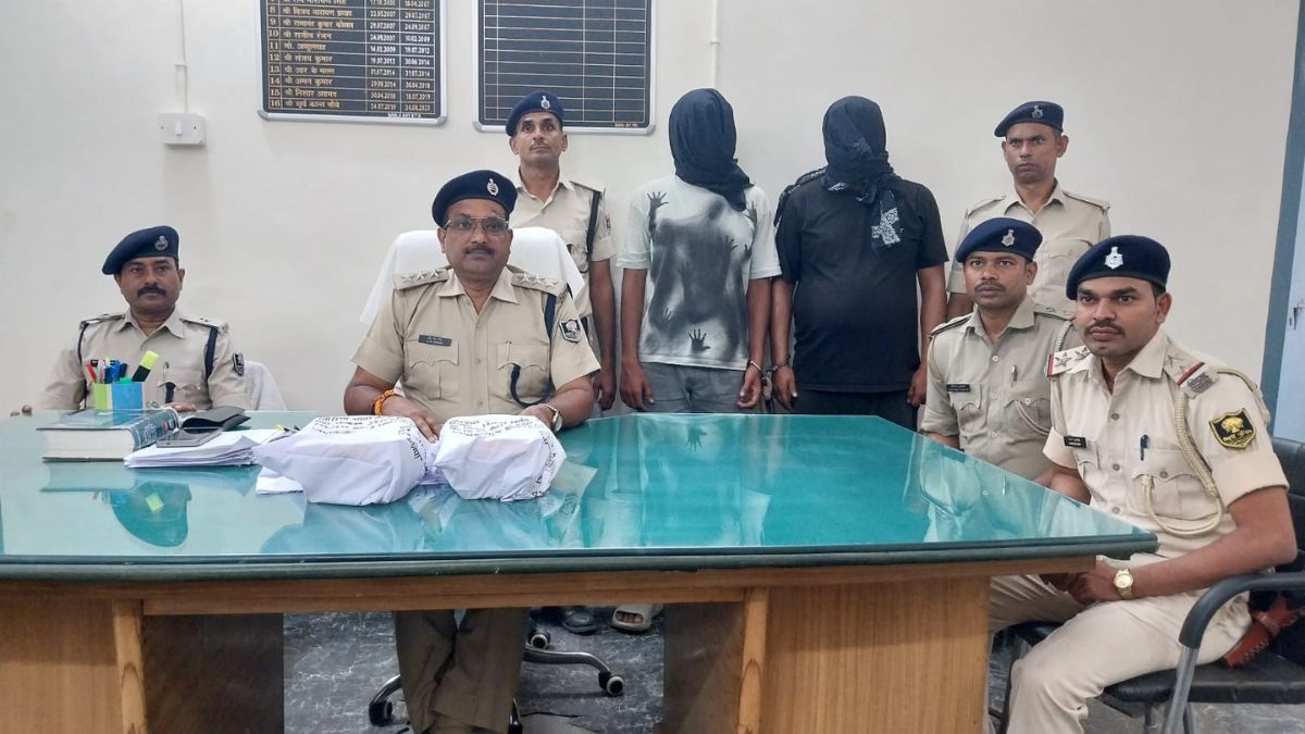 west champaran police bust arms and liquor seized criminal arrested