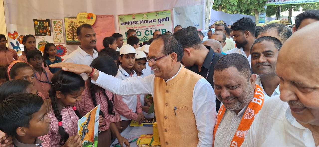shivraj singh chouhan assures farmers in deoria no compromise on farmer interests