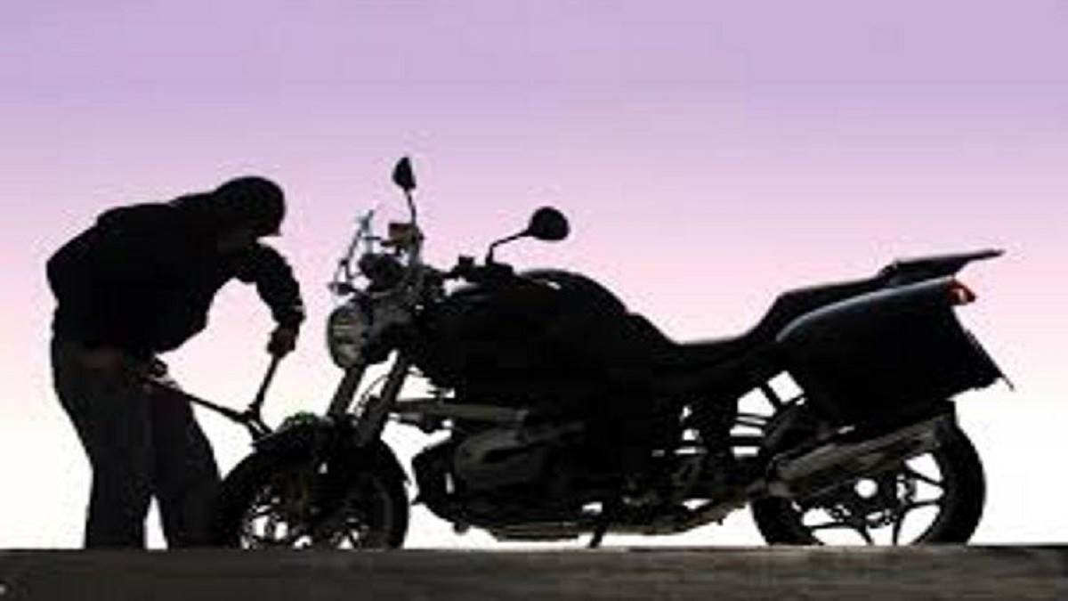 mohali police bust mobile snatching and bike theft gang