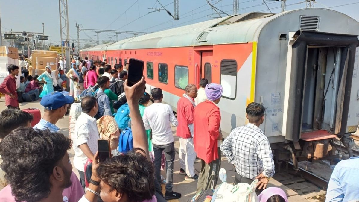 garib rath express fire passengers in the coach that caught fire driver alerted when smoke started rising train departs after 5 hours