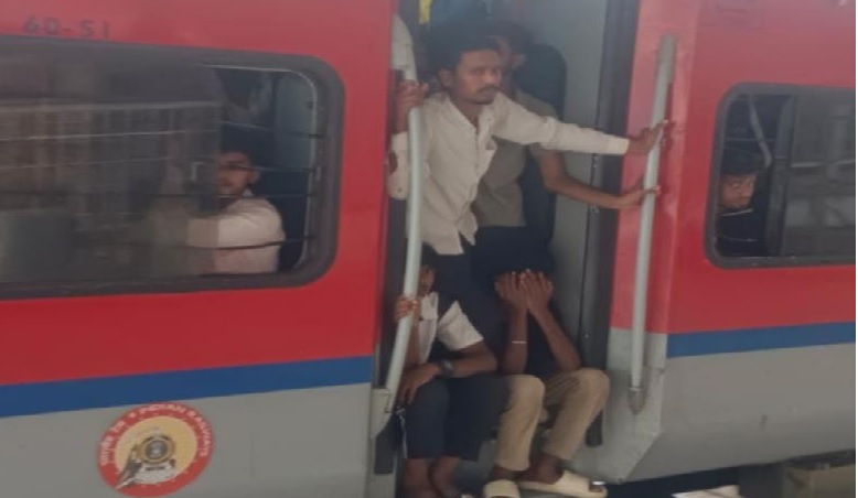 diwali and chhath puja rush trains overcrowded passengers travel on gates